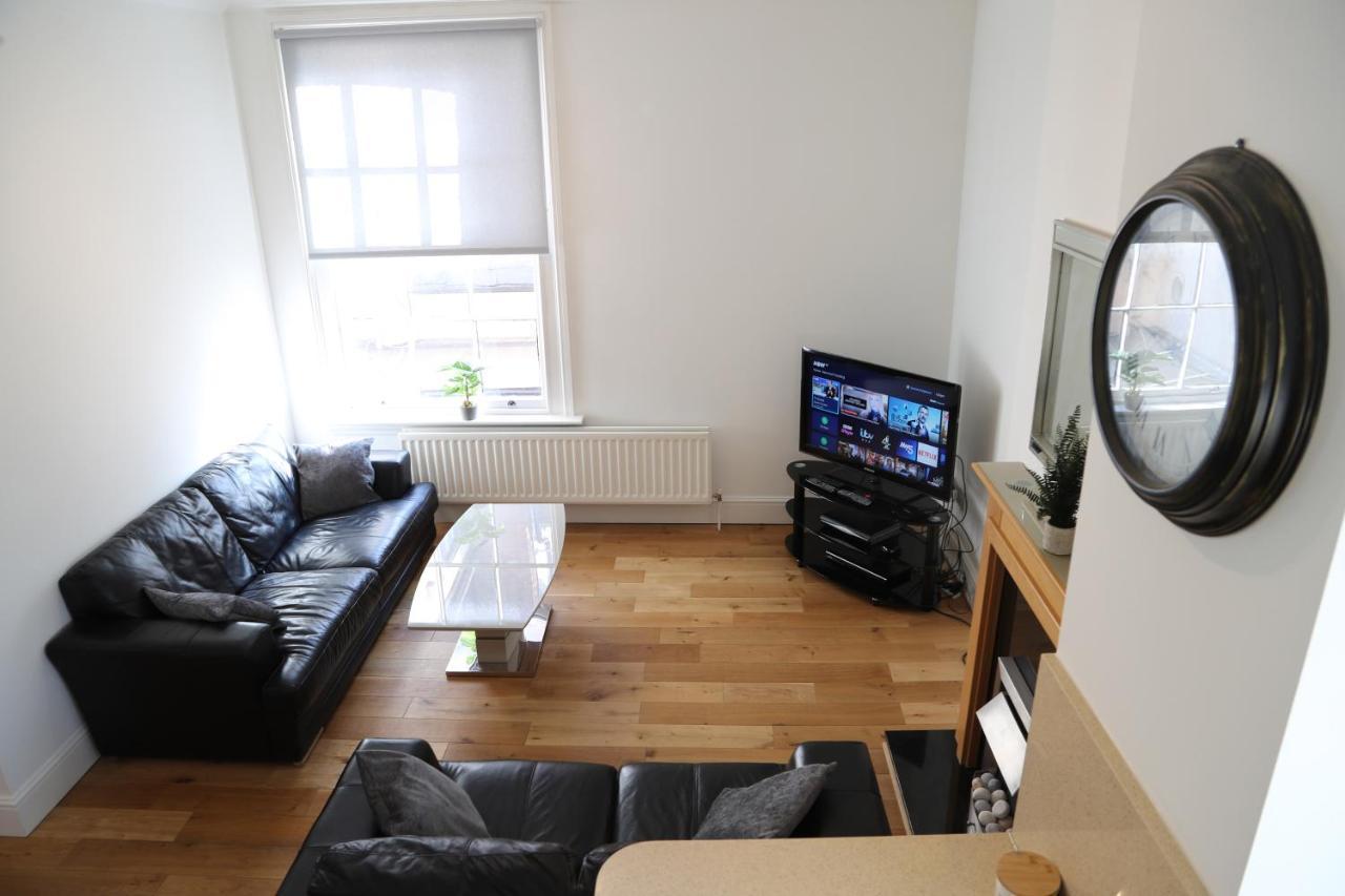Letting Serviced - Guards View, Apartamento *